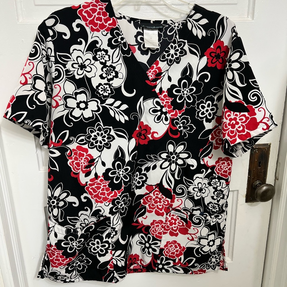 Cherokee scrub top